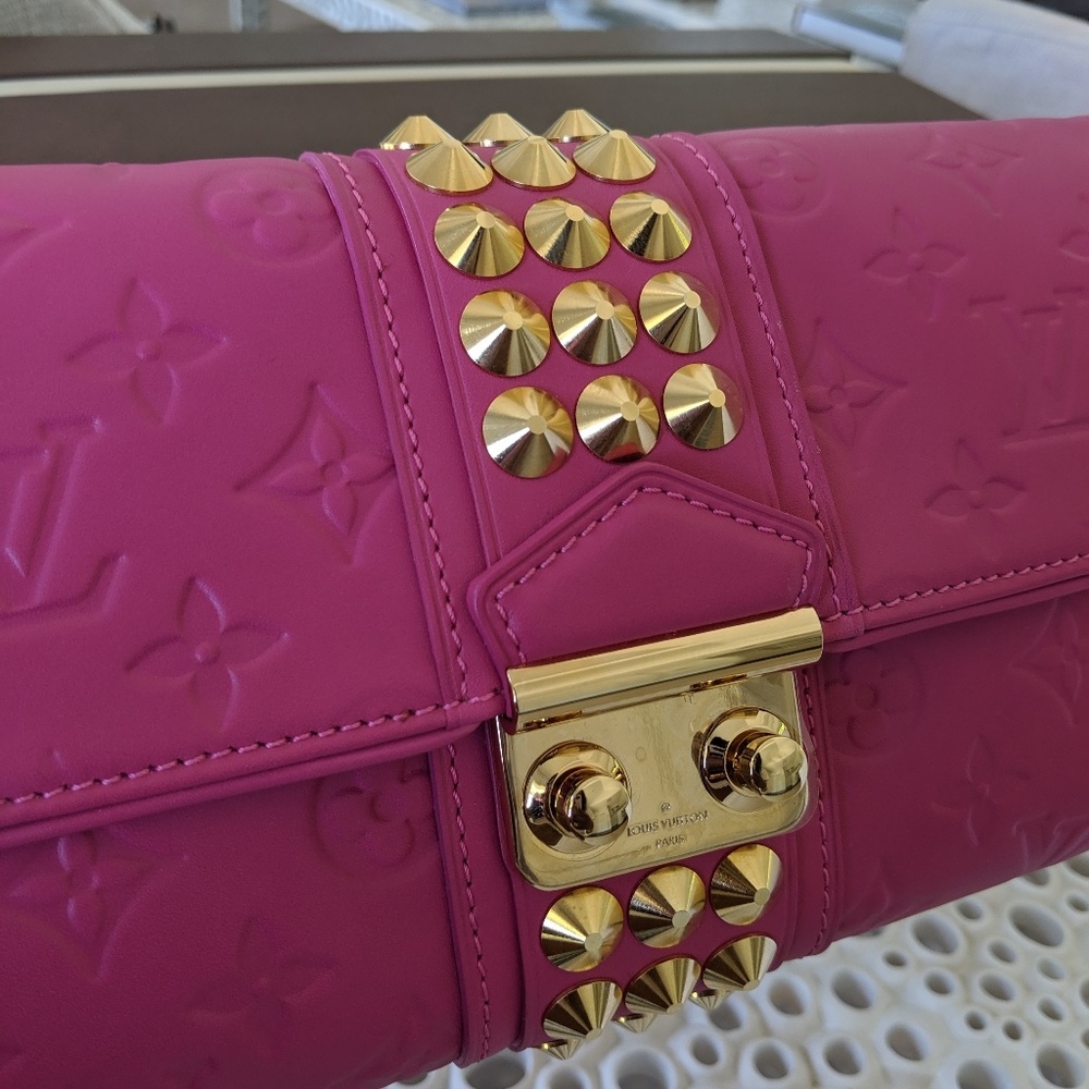 Pink studded Louis Vuitton clutch - small - Picture 6 of 8